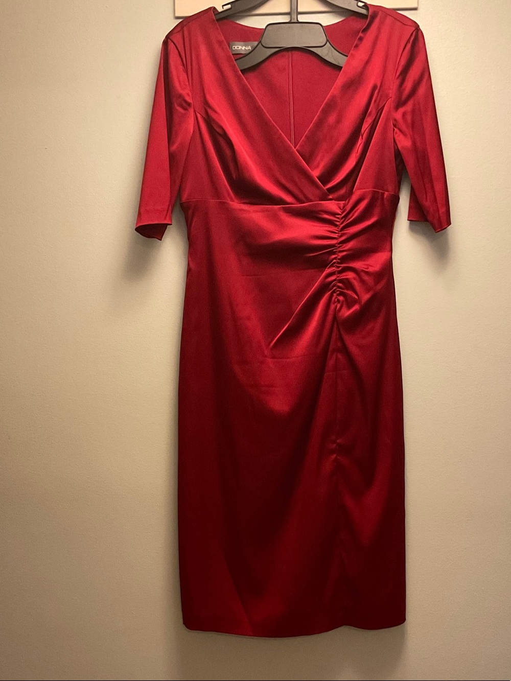 Donna Ricco Evening  Deep Red V-Neck Ruched Midi Dress